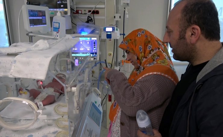 Enkaz altından çıkarılan Fidan, bir gün sonra doğum yaptı