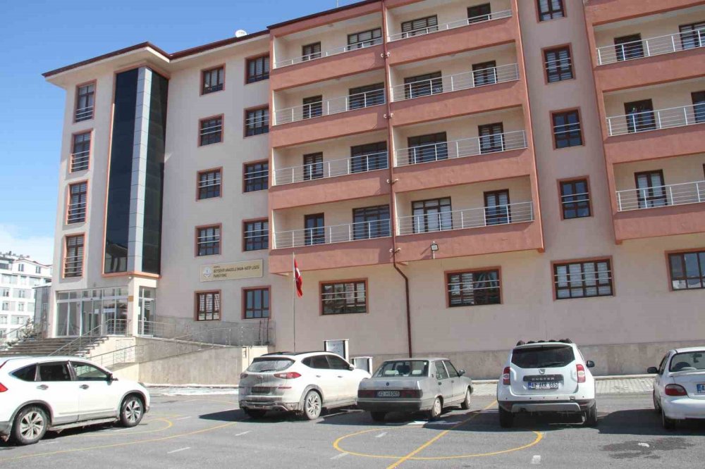 Konya’ya gelen depremzedeler yurtlara yerleştiriliyor