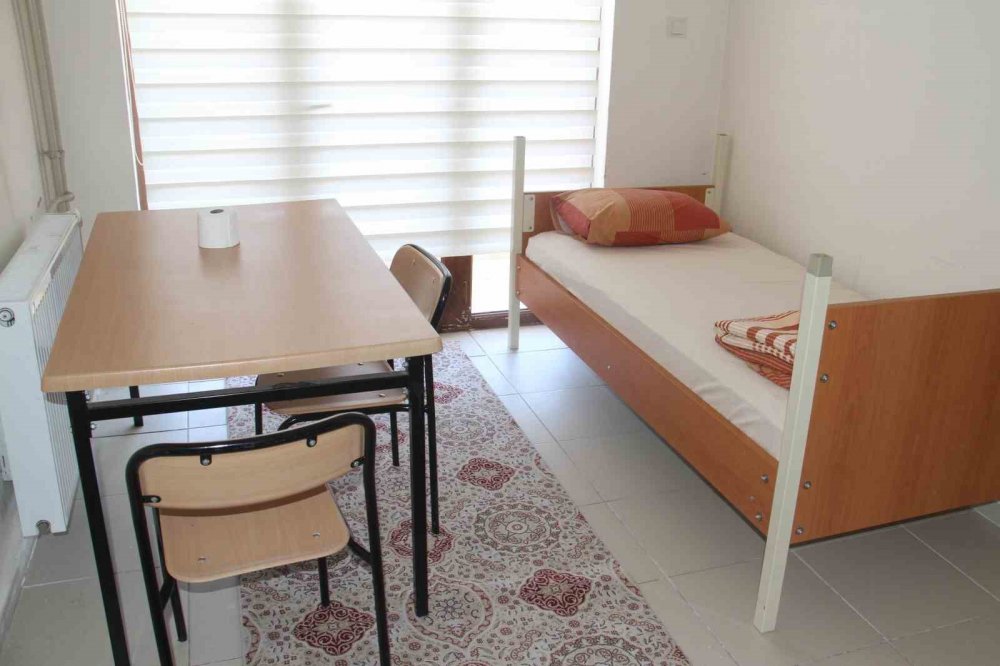 Konya’ya gelen depremzedeler yurtlara yerleştiriliyor