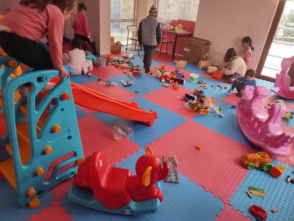 Konya’ya gelen depremzedeler yurtlara yerleştiriliyor