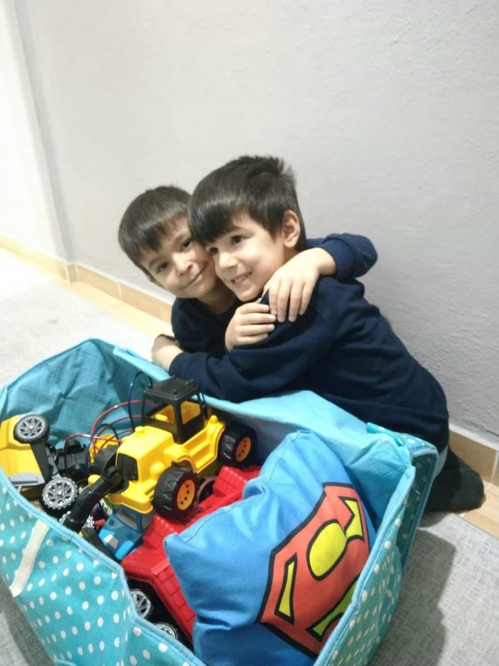 Oyuncaklarını depremzede arkadaşlarına gönderdiler