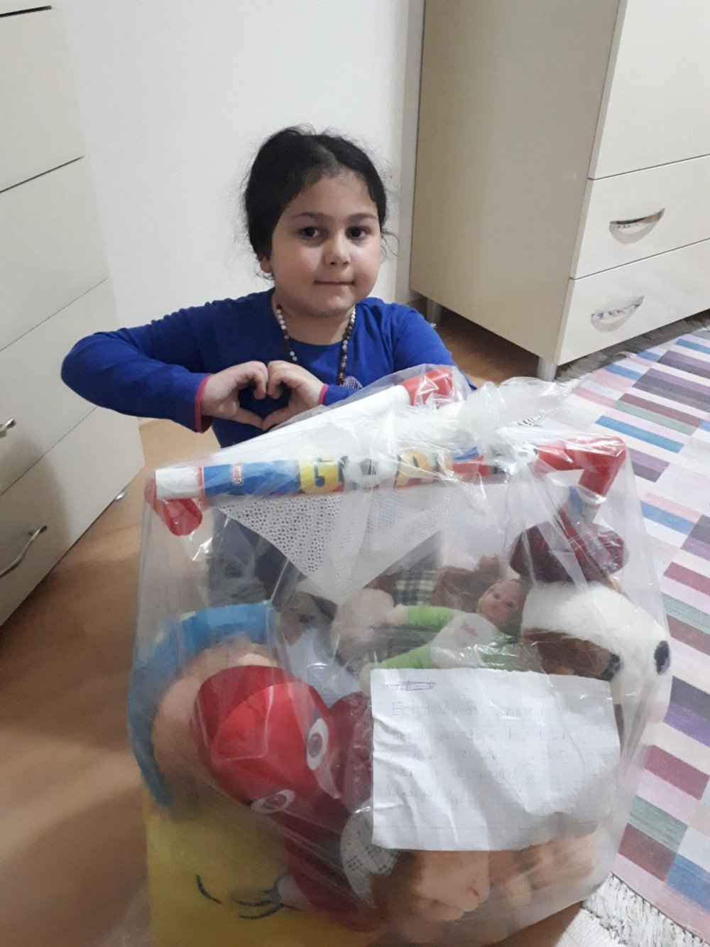 Oyuncaklarını depremzede arkadaşlarına gönderdiler