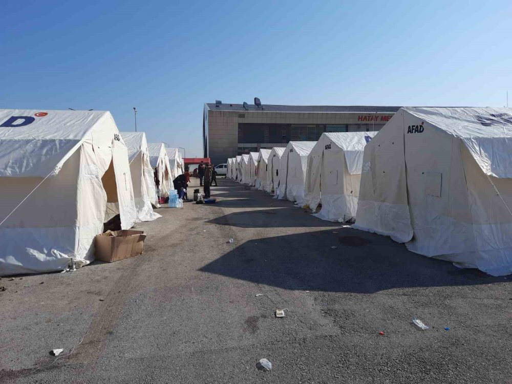 Yardımlar depremzedelerin yüzünü güldürdü