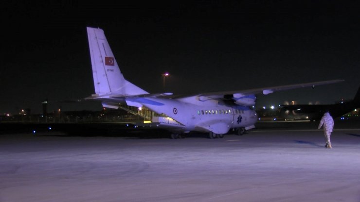 Depremde yaralanan 6 kişi ambulans uçakla İstanbul’a getirildi