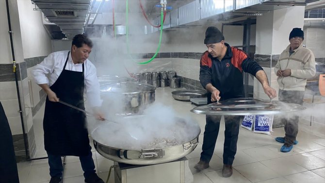 Konya'dan deprem bölgesine yardımlar sürüyor