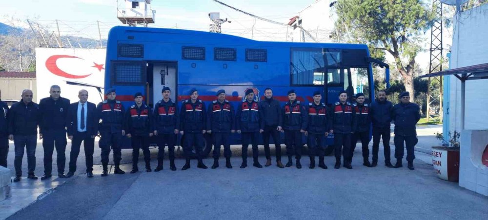 Deprem bölgesine jandarma takviyesi