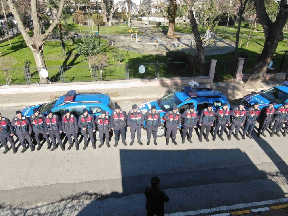 Deprem bölgesine jandarma takviyesi