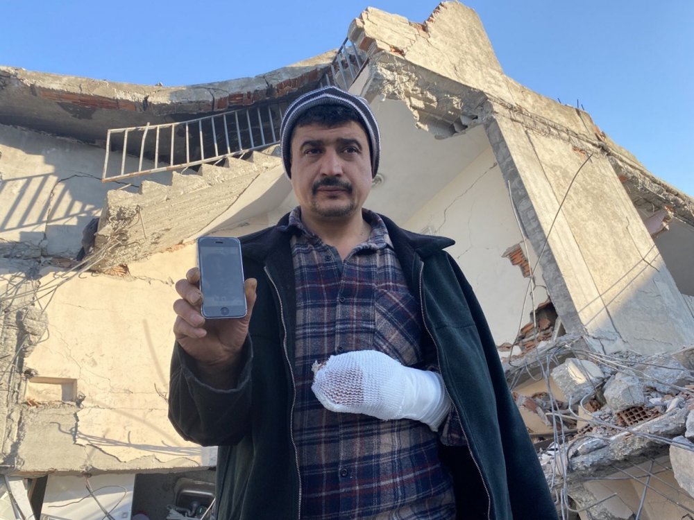 Depremde kaybolan kızını arıyor