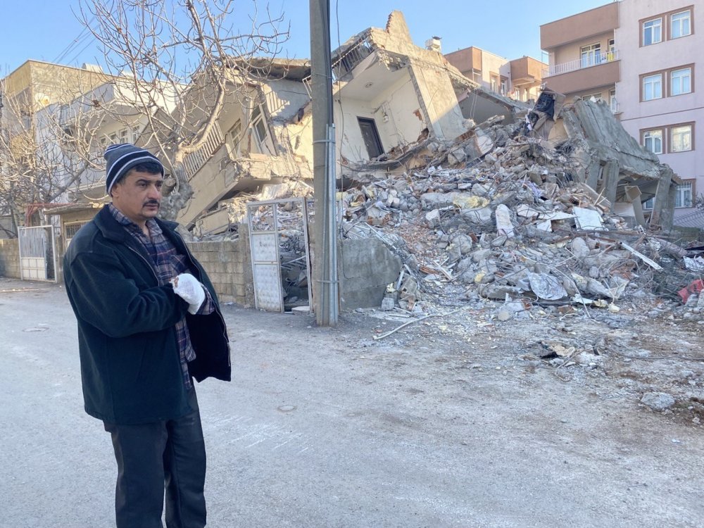 Depremde kaybolan kızını arıyor