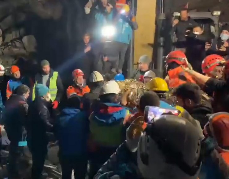 Depremden 160 saat sonra çıkarıldı