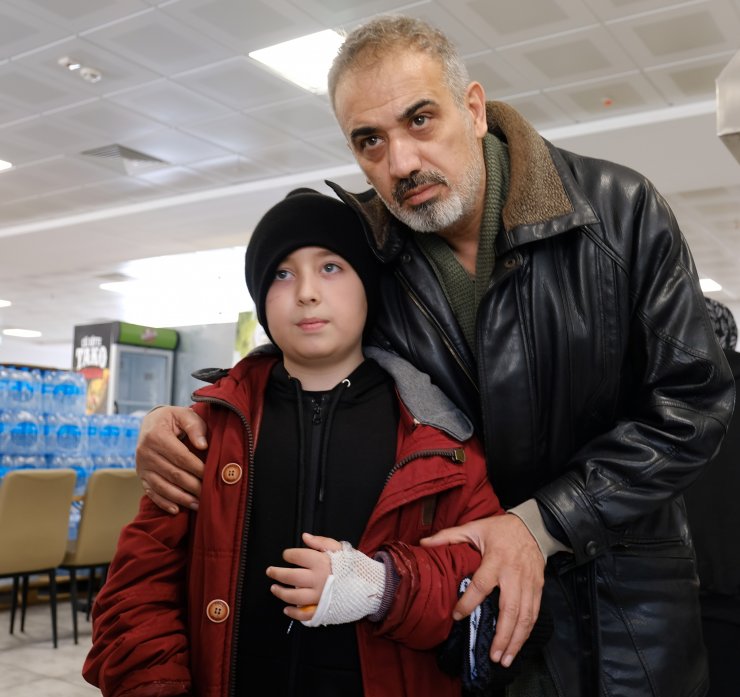 Depreme uyanan 11 yaşındaki Türker: Savaş oluyor sandım