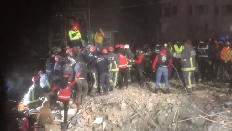 Depremin 162’nci saatinde mucize kurtuluş