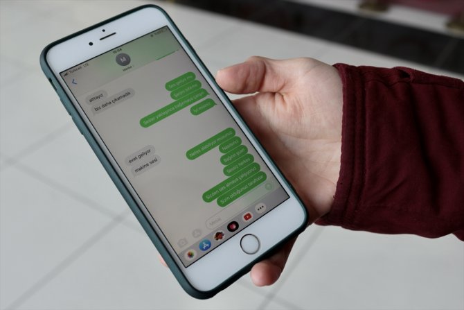 Enkazın altından gönderdikleri mesaj kurtulmalarını sağladı