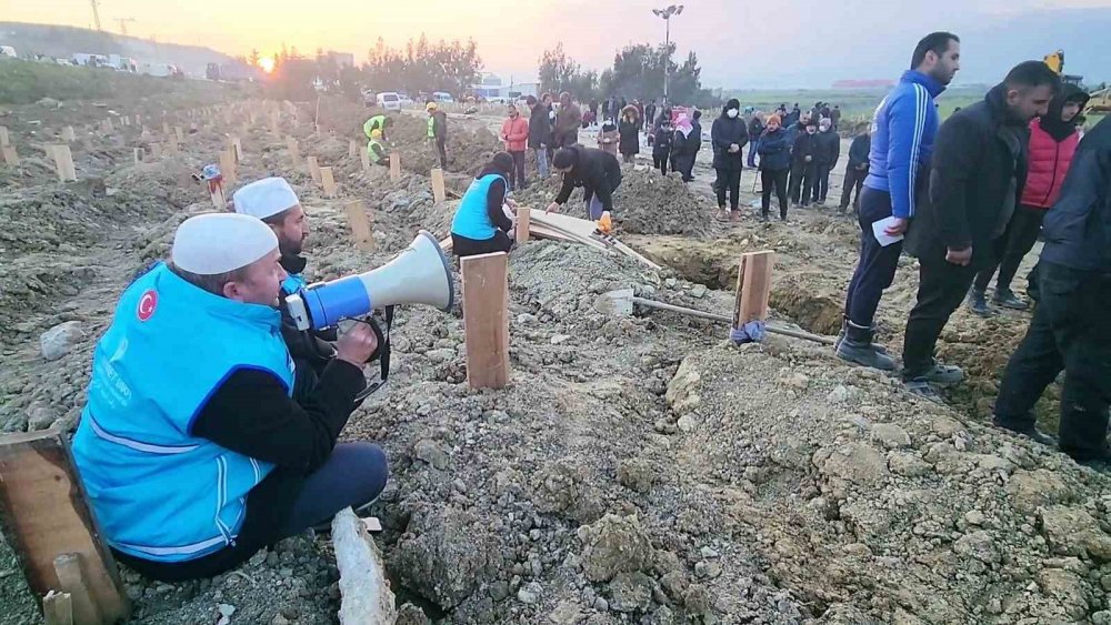 Hatay’da deprem mezarlığı kuruldu