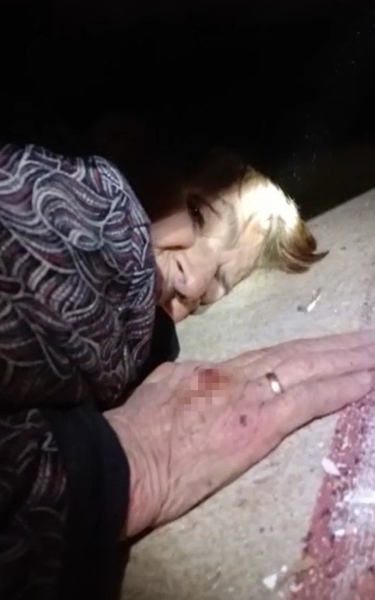 "Merak etme birazdan göreceğin ışık güneş ışığı olacak" 85 yaşındaki kadın alkışlar eşliğinde kurtarıldı