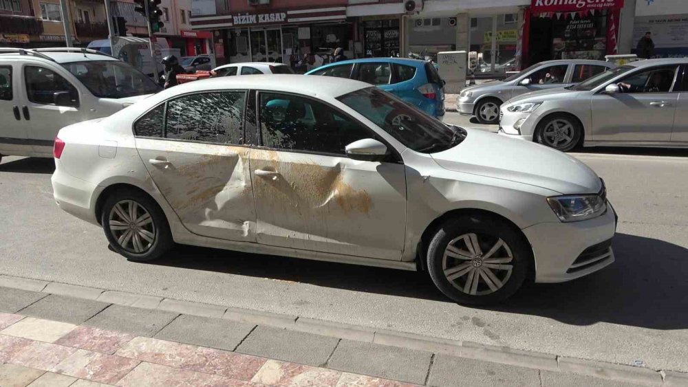 Otomobille çarpışan motosikletli kurye ağır yaralandı