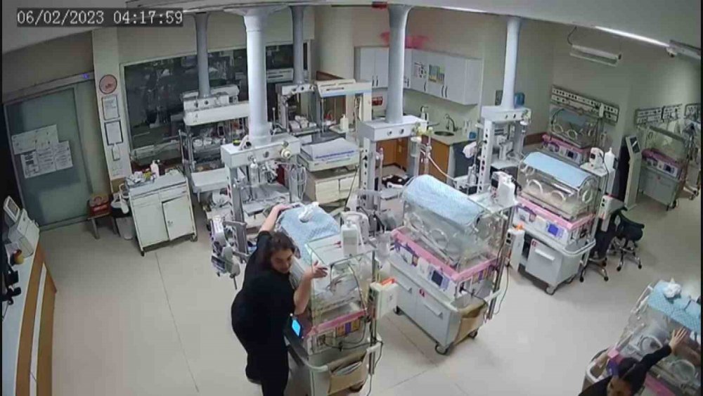 Yenidoğan bakım ünitesinde deprem paniği yaşandı, hemşireler hayatlarını böyle hiçe saydı