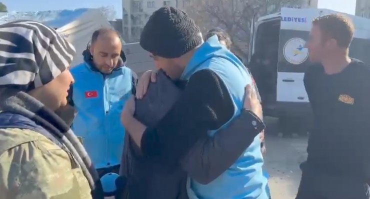 Depremde ölen kardeşlerin enkazdan anı defteri çıktı: Birbirimizi seven iki kardeşiz