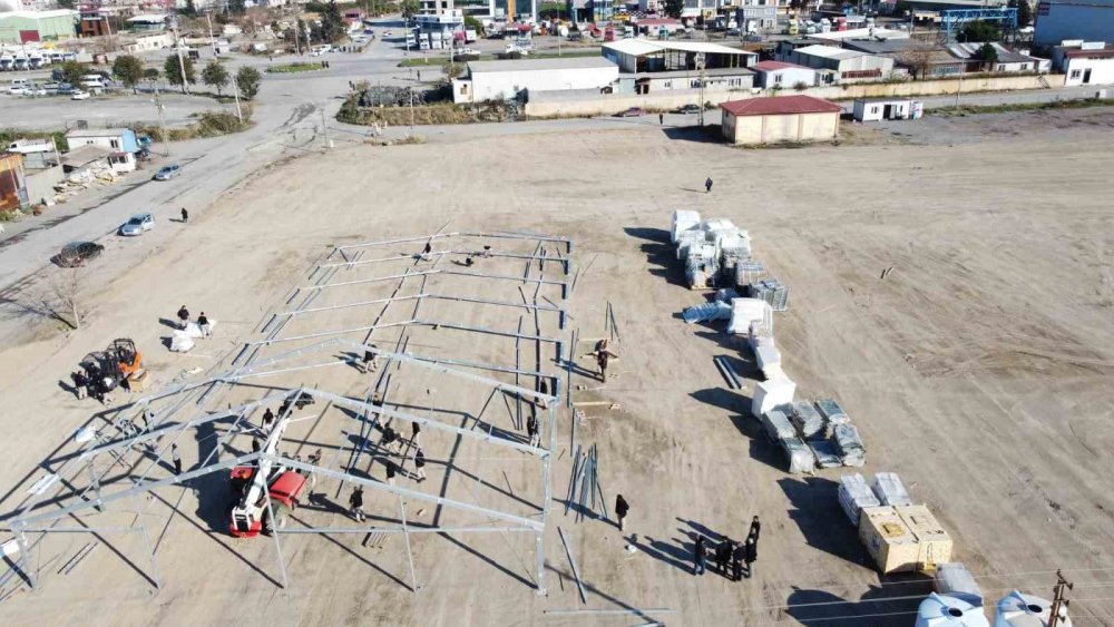 Dost ülke Katar’dan 3 bin kişilik hastane ve 3 helikopter desteği