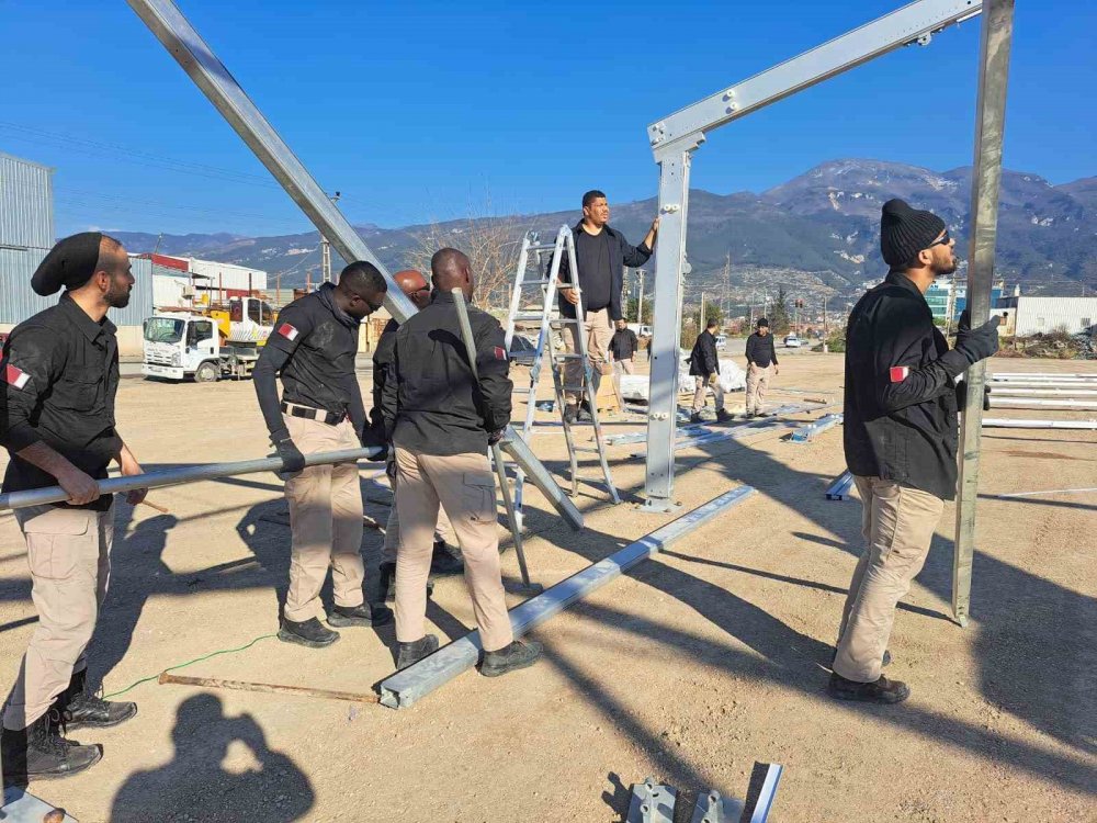 Dost ülke Katar’dan 3 bin kişilik hastane ve 3 helikopter desteği