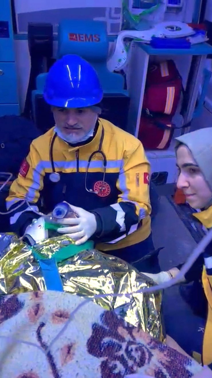 Enkazdan 138 saat sonra çıkarıldı, 'Beni özel hastaneye götürmeyin param yok' dedi