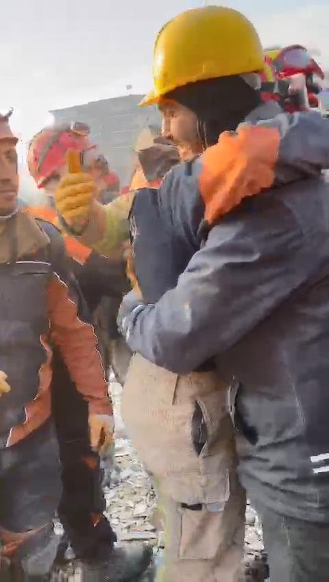 Hatay'da bir mucize daha! 173 saat sonra enkazdan sağ çıkarıldı
