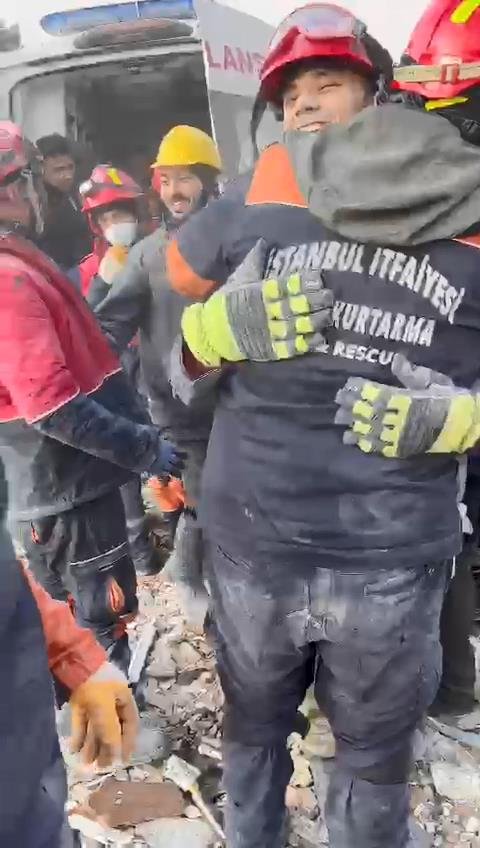 Hatay'da bir mucize daha! 173 saat sonra enkazdan sağ çıkarıldı
