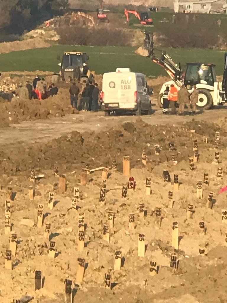 Hatay’da cenazeler defnediliyor