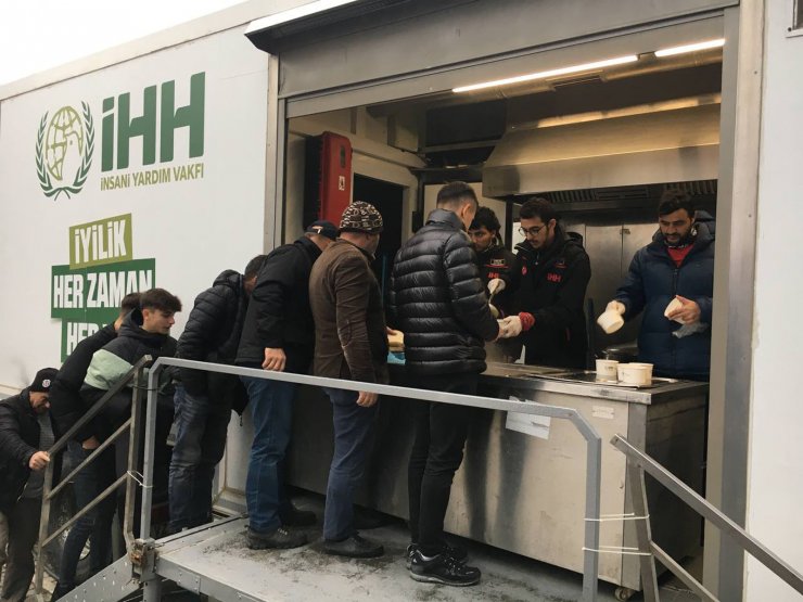 İHH: '2 bin 147 kişiyi enkazdan çıkardık'