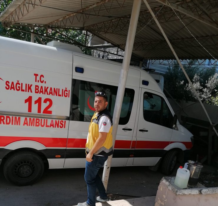 Vatani görevini yaparken depremde ölen acil tıp teknisyeni, toprağa verildi