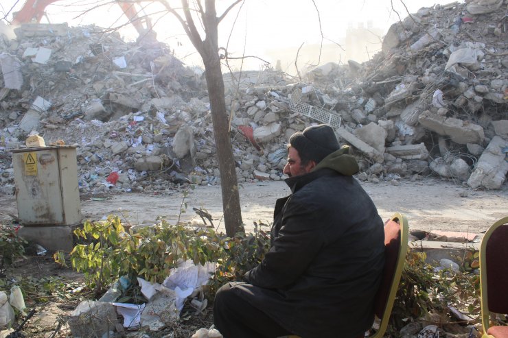 Aynı apartmanda 15 akrabasını kaybetti; yeğeni için umutla bekliyor