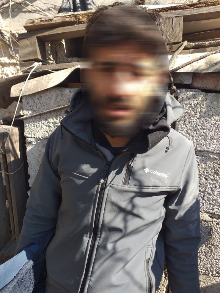 Deprem bölgesinden 30 bin dolarlık gümüş çalan 3 şüpheli, polise yakalandı