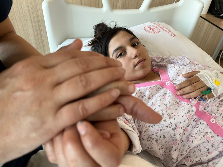 Depremde yaralanan Elif, annesini bir hafta sonra buldu