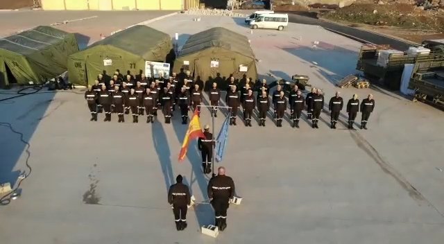 İspanyol ekip enkazdan çıkardıkları depremzedeleri ziyaret etti