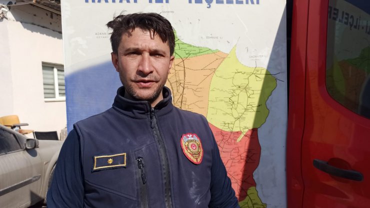 'Tırnağını bir yere sürt' uyarısı ile enkazdan hayat kurtarıyorlar