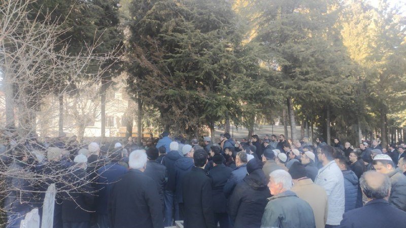 Depremde enkaz altında kalan anne ve 3 çocuğu Burdur’da toprağa verildi