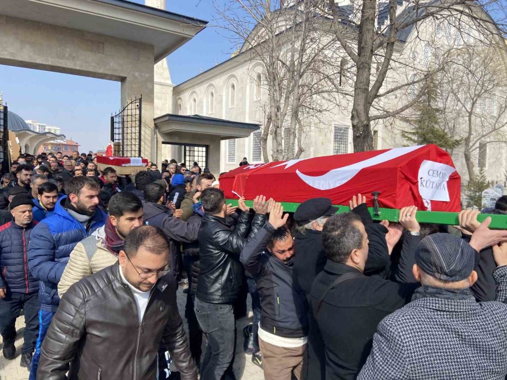 Depremde hayatını kaybeden Cemal Kütahya ve oğlu Çınar’a Konya'da acı veda