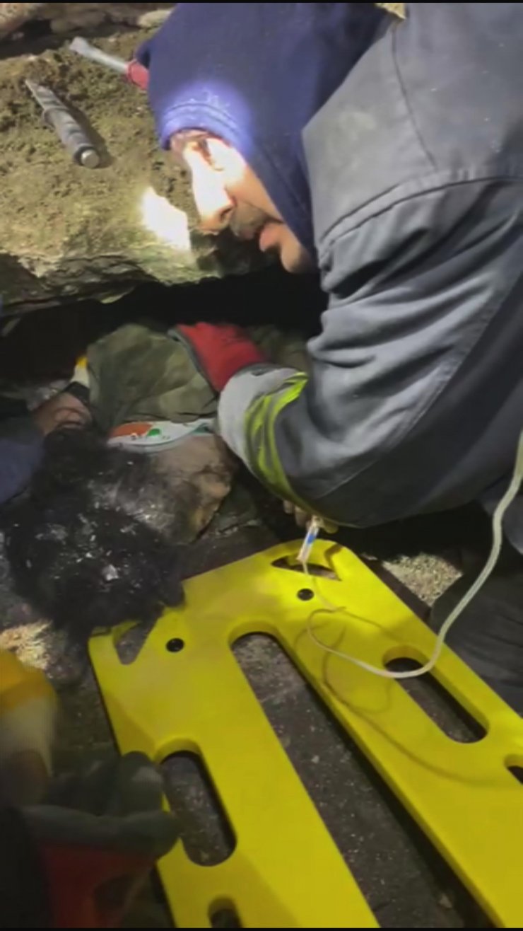 Konya'dan Hatay'a giderek hayat kurtaran itfaiye erini duygulandıran olay