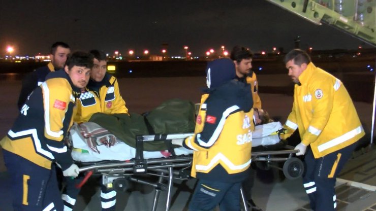 Tedavi için 5 depremzede daha İstanbul'a getirildi