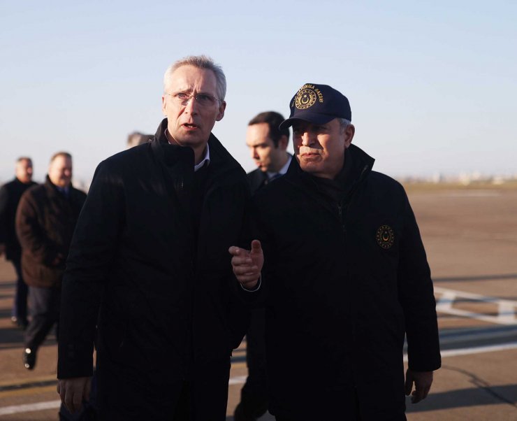 Bakan Akar, Adana'da NATO Genel Sekreteri Stoltenberg ile görüştü