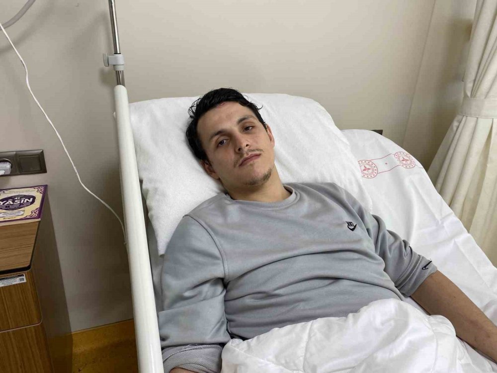 Eşini kurtarırken enkaz altında kaldı, ayak parmakları kesildi