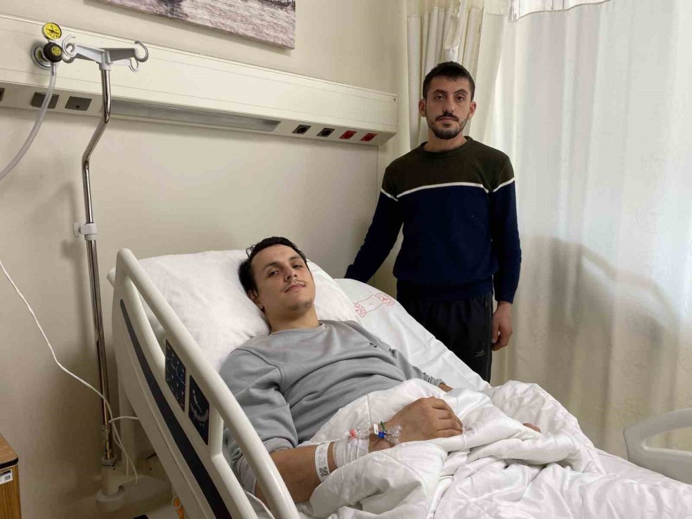 Eşini kurtarırken enkaz altında kaldı, ayak parmakları kesildi