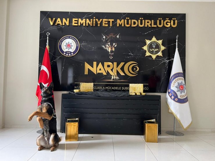 'Thor' TIR'da gizlenen 30 kilo eroini buldu
