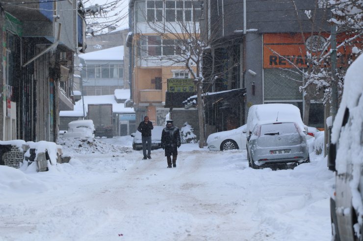 Van'da kar yağışı etkili oldu! 67 yerleşim yerine ulaşım yok