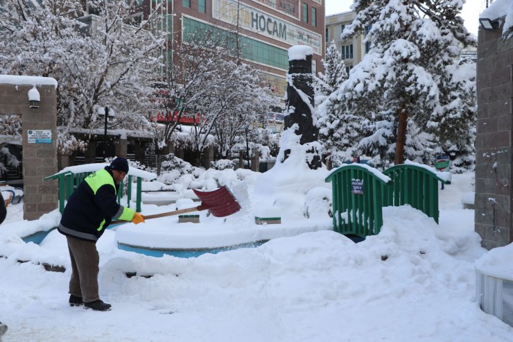 Van'da kar yağışı etkili oldu! 67 yerleşim yerine ulaşım yok