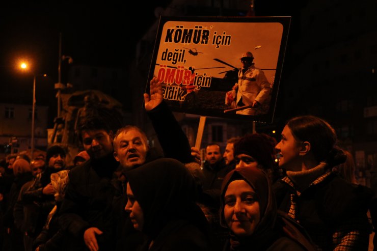 Depremzede, madenciye sarılarak teşekkür etti