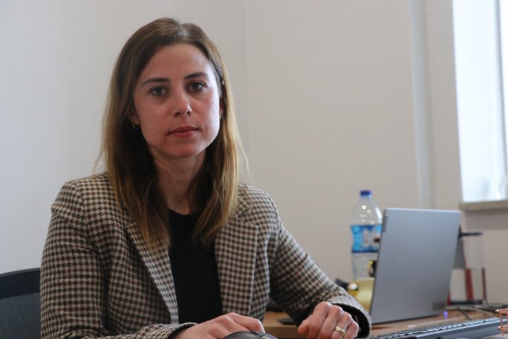 Hatay Havalimanı'nın bahçesi ve çevresinde zemin çökmesi oluşmuş