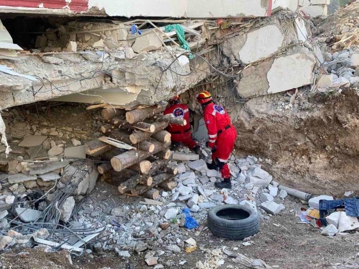 Yunanistan ekibi ülkesine alkışlarla döndü