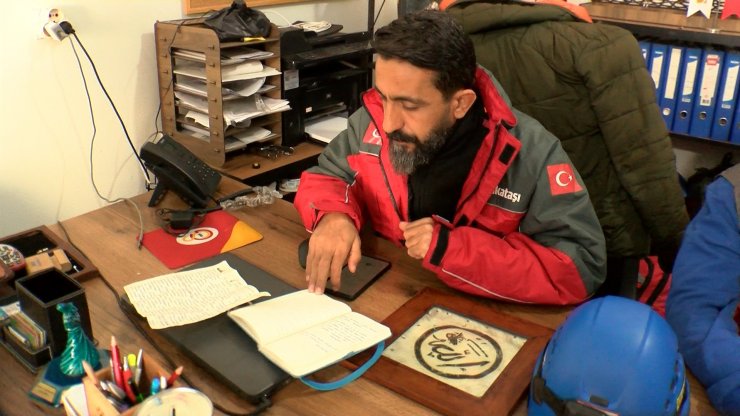 Depremde ölen babanın, kızının defterine yazdığı not duygulandırdı