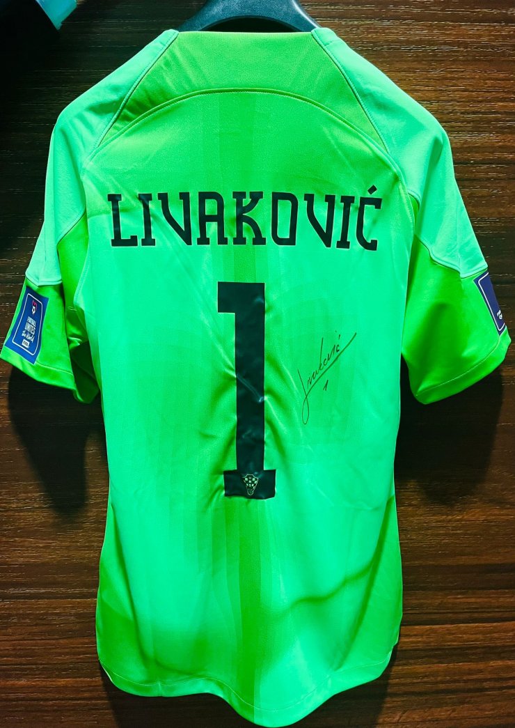 Livakovic, forması ve eldivenini depremzedeler için bağışladı